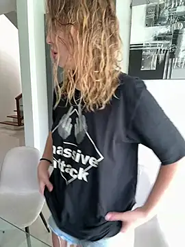 Snapshot of Nura_n_Sarah chatting on 03-14-25, 05:05 Nura n Sarah online show from 03-14-25, 05:05