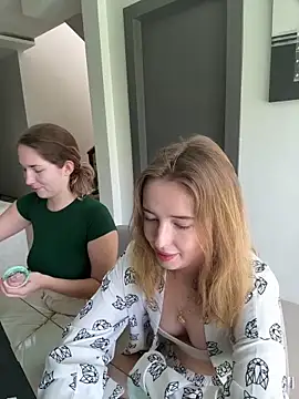 Snapshot of Nura_n_Sarah chatting on 03-20-25, 05:13 Nura n Sarah online show from 03-20-25, 05:13