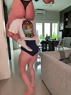 Snapshot of Nura_n_Sarah chatting on 03-21-25, 09:56 Nura n Sarah online show from 03-21-25, 09:56