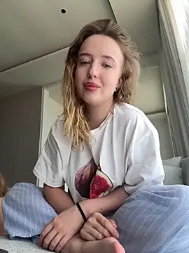 Snapshot of Nura_n_Sarah chatting on 09-13-25, 03:17 Nura n Sarah online show from 09-13-25, 03:17