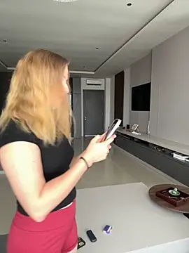 Snapshot of Nura_n_Sarah chatting on 09-27-25, 03:11 Nura n Sarah online show from 09-27-25, 03:11