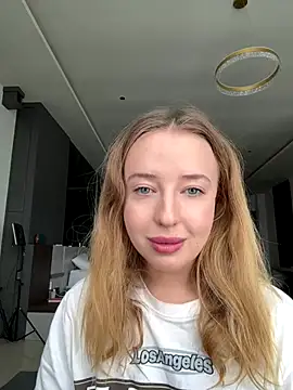 Snapshot of Nura_n_Sarah chatting on 09-28-25, 04:07 Nura n Sarah online show from 09-28-25, 04:07