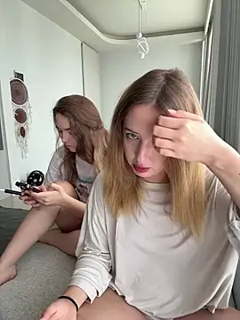 Snapshot of Nura_n_Sarah chatting on 10-05-25, 03:27 Nura n Sarah online show from 10-05-25, 03:27