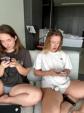 Snapshot of Nura_n_Sarah chatting on 10-22-25, 03:29 Nura n Sarah online show from 10-22-25, 03:29