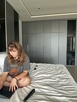 Snapshot of Nura_n_Sarah chatting on 11-28-25, 05:10 Nura n Sarah online show from 11-28-25, 05:10