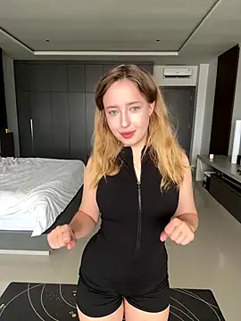 Snapshot of Nura_n_Sarah chatting on 12-05-25, 05:27 Nura n Sarah online show from 12-05-25, 05:27