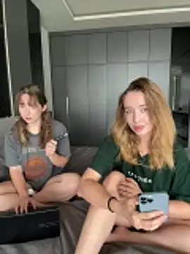 Snapshot of Nura_n_Sarah chatting on 12-14-25, 05:24 Nura n Sarah online show from 12-14-25, 05:24