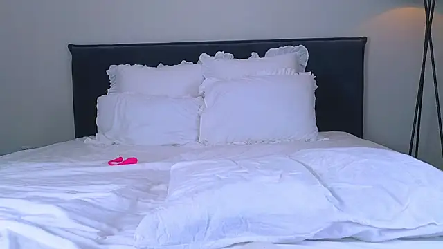 NicoleMarani online show from 10-09-25, 04:43