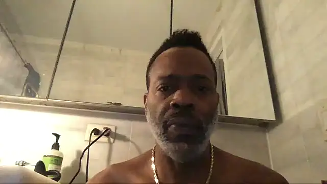 Snapshot of theblacklordmaster chatting on 12-10-24, 01:00 theblacklordmaster online show from 12-10-24, 01:00