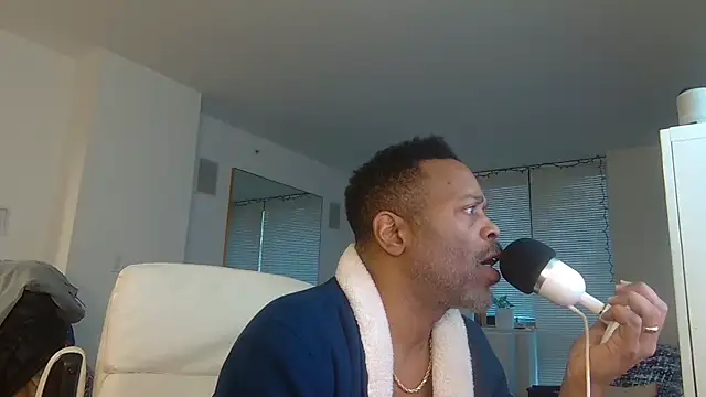 Snapshot of theblacklordmaster chatting on 02-06-25, 01:10 theblacklordmaster online show from 02-06-25, 01:10