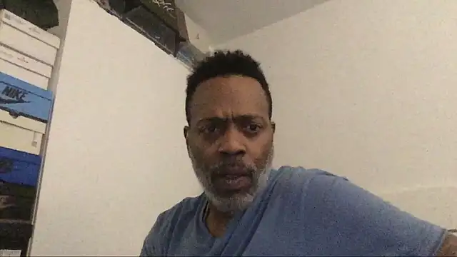 Snapshot of theblacklordmaster chatting on 02-11-25, 08:10 theblacklordmaster online show from 02-11-25, 08:10