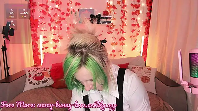 Snapshot of EmmyBunny chatting on 09-21-25, 06:20 EmmyBunny online show from 09-21-25, 06:20