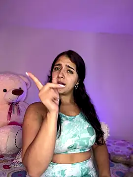 Alicia Ruiz online show from 10-28-25, 06:10