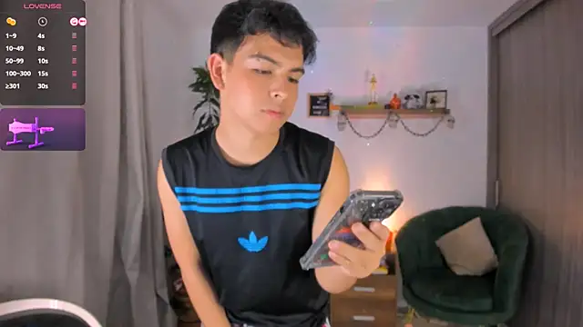 Snapshot of Blum_icee chatting on 10-20-25, 03:51 Blum icee online show from 10-20-25, 03:51