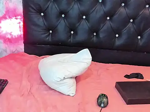 TATIANA LOPEZ19 online show from 01-21-25, 08:08