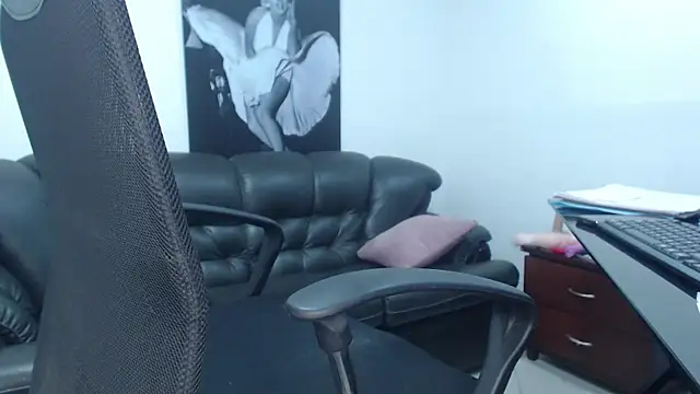 Snapshot of camilleDiaz16 chatting on 10-02-25, 07:21 camilleDiaz16 online show from 10-02-25, 07:21