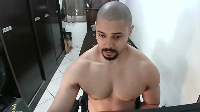 Snapshot of Brian_Aries chatting on 10-21-25, 05:13 Brian Aries online show from 10-21-25, 05:13