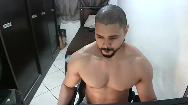 Snapshot of Brian_Aries chatting on 11-04-25, 04:00 Brian Aries online show from 11-04-25, 04:00