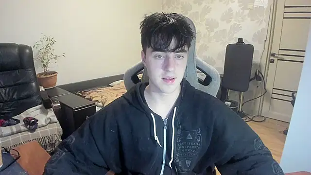 Snapshot of Knuckles17 chatting on 12-02-25, 01:33 Knuckles17 online show from 12-02-25, 01:33