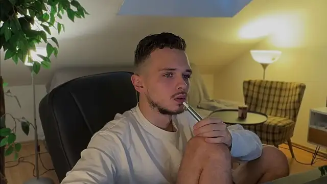 Snapshot of naked_psy chatting on 11-09-25, 01:09 naked psy online show from 11-09-25, 01:09