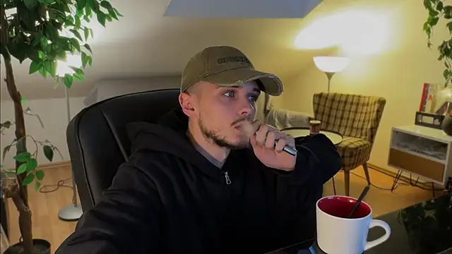 Snapshot of naked_psy chatting on 11-14-25, 02:49 naked psy online show from 11-14-25, 02:49