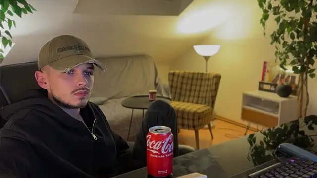 Snapshot of naked_psy chatting on 11-15-25, 04:21 naked psy online show from 11-15-25, 04:21