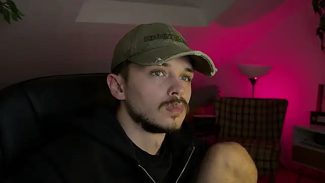 Snapshot of naked_psy chatting on 01-11-26, 12:48 naked psy online show from 01-11-26, 12:48