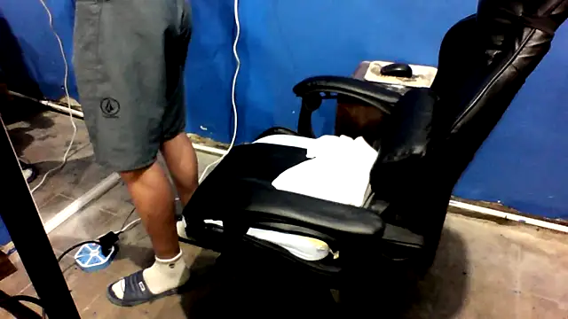 Snapshot of ElmaCannon chatting on 02-03-25, 07:29 ElmaCannon online show from 02-03-25, 07:29