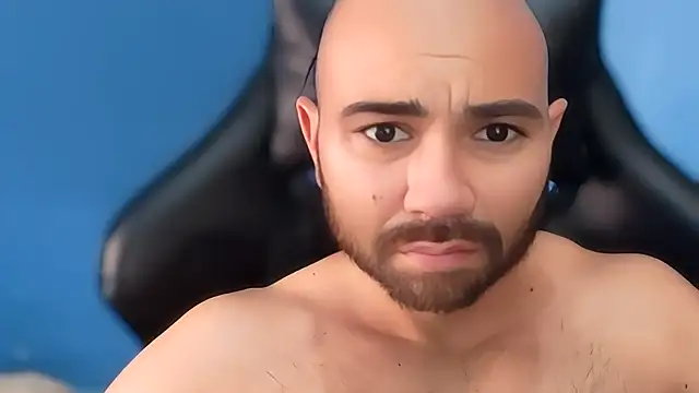 Snapshot of ElmaCannon chatting on 02-19-25, 09:25 ElmaCannon online show from 02-19-25, 09:25