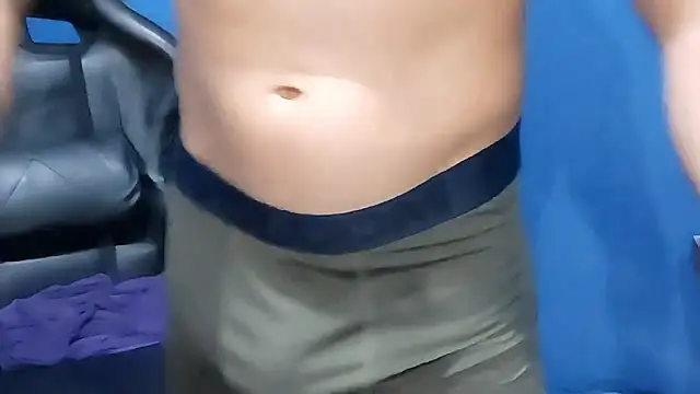 Snapshot of ElmaCannon chatting on 02-22-25, 01:57 ElmaCannon online show from 02-22-25, 01:57