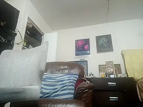 Snapshot of ColdVisitor chatting on 09-20-25, 10:05 ColdVisitor online show from 09-20-25, 10:05