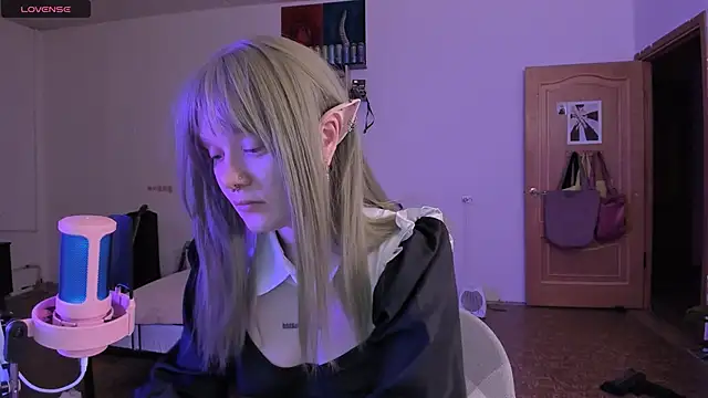 Snapshot of cyber_whore_ chatting on 11-11-25, 04:29 cyber whore online show from 11-11-25, 04:29