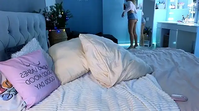 MissSiona online show from 12-18-24, 06:10