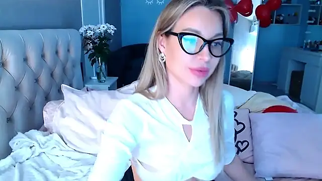 MissSiona online show from 02-17-25, 06:53