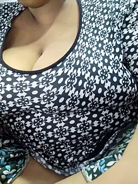 Snapshot of Seema_99 chatting on 05-23-26, 08:29 Seema 99 online show from 05-23-26, 08:29
