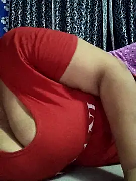 Snapshot of Seema_99 chatting on 05-30-26, 08:22 Seema 99 online show from 05-30-26, 08:22