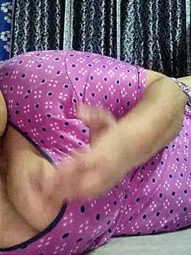 Snapshot of Seema_99 chatting on 06-02-26, 09:11 Seema 99 online show from 06-02-26, 09:11