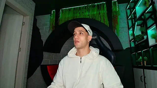 alexgiraldo  online show from 03-18-25, 11:19