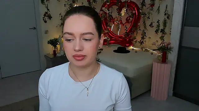 Snapshot of MiracleCurly chatting on 02-17-26, 04:02 MiracleCurly online show from 02-17-26, 04:02