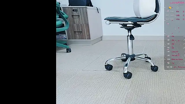 Snapshot of tt50256 chatting on 09-17-25, 06:15 tt50256 online show from 09-17-25, 06:15