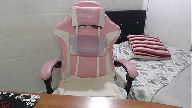 jade04 roberts online show from 10-14-25, 11:49