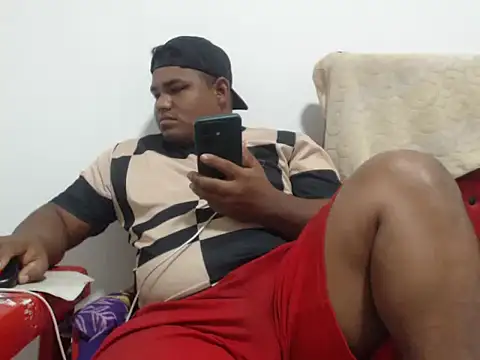 Snapshot of PONSE_LATINO chatting on 10-13-25, 04:40 PONSE LATINO online show from 10-13-25, 04:40