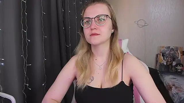 MissBrightShine online show from 04-22-26, 01:56