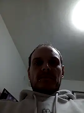 Snapshot of Ilovesquirt84 chatting on 05-11-26, 02:50 Ilovesquirt84 online show from 05-11-26, 02:50