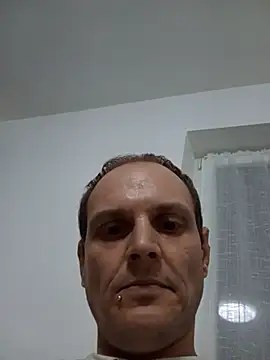Snapshot of Ilovesquirt84 chatting on 05-24-26, 01:32 Ilovesquirt84 online show from 05-24-26, 01:32