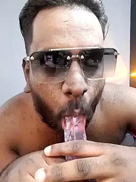 Snapshot of Rayansmith_ chatting on 02-07-25, 08:44 Rayansmith  online show from 02-07-25, 08:44