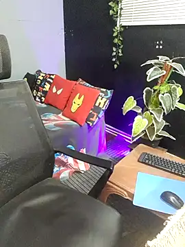 Snapshot of Rayansmith_ chatting on 10-20-25, 11:32 Rayansmith  online show from 10-20-25, 11:32