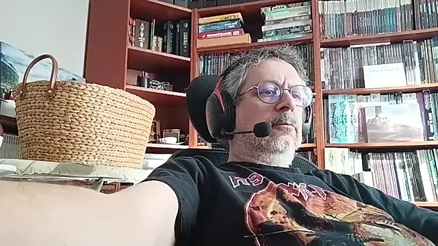 Mandra is a whore online show from 10-24-25, 08:33