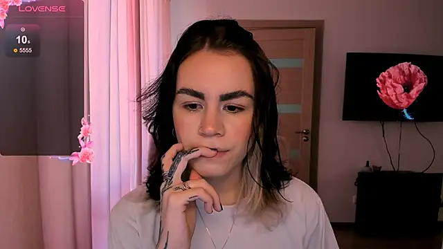 Snapshot of _selectrra chatting on 12-04-24, 11:19  selectrra online show from 12-04-24, 11:19