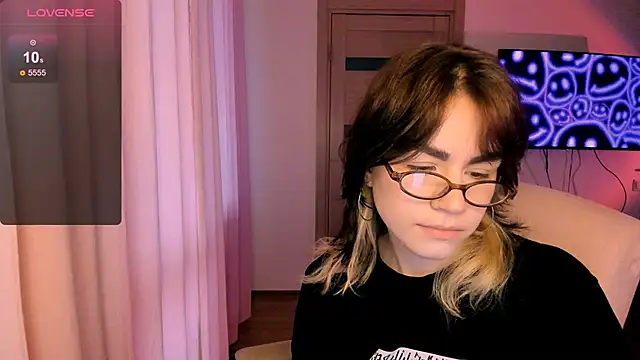 Snapshot of _selectrra chatting on 01-23-25, 11:37  selectrra online show from 01-23-25, 11:37